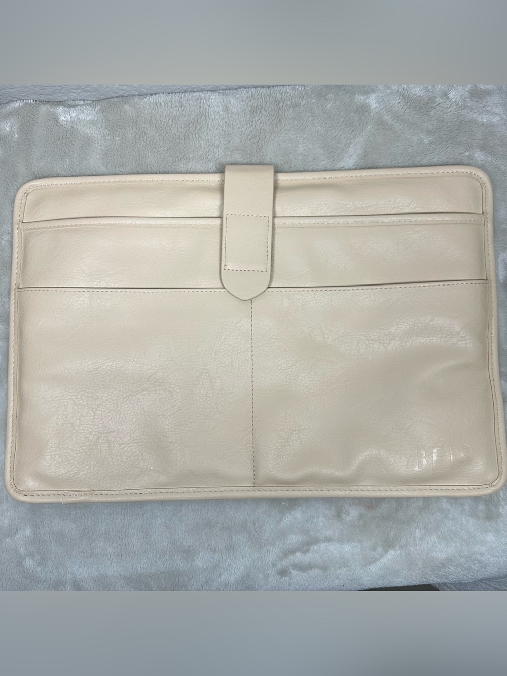 Béis Cream Faux Leather Tablet Sleeve